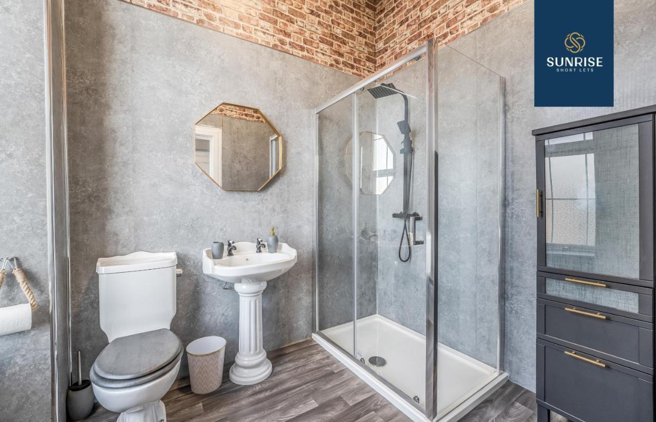 Presidential Apartment, Family Home, Luxury Bedrooms, 2 Rooms, 1 King Bed, 2 Single Beds, Free Wifi, Free Parking, Tourists, Business Travelers, Relocation, Beautiful River Views, - Long Stays, Invoice And Reduced Price Are Only Via Sunrise Short Let Dundee Exteriör bild